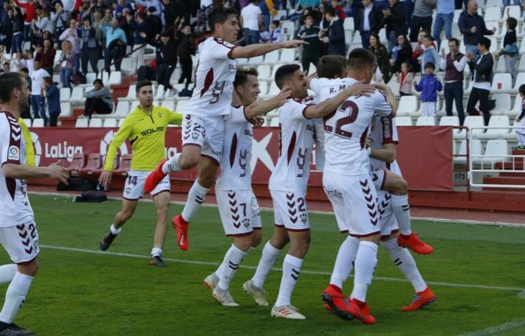 Los jugadores del Albacete celebran un gol al Extremadura / LFP